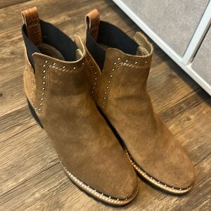 Dolce Vita suede booties